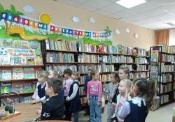 Экскурсия по библиотеке «Книжкин дом и я в нём»