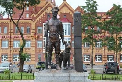 Каким профессиям в Приамурье установлены памятники?